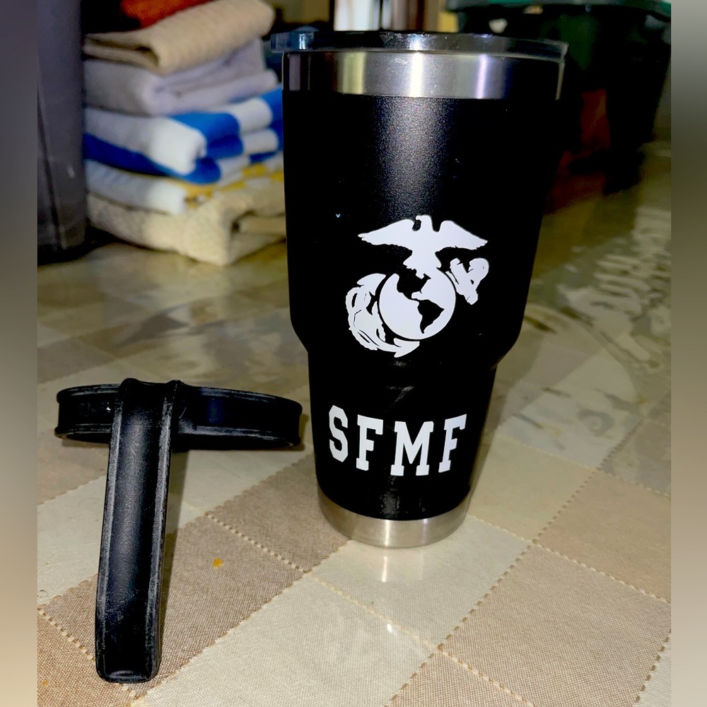 Yeti 30oz tumbler with accessories